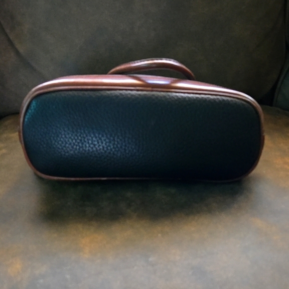 Black Dooney & Bourke Handbag with Brown details and handles - Picture 7 of 14